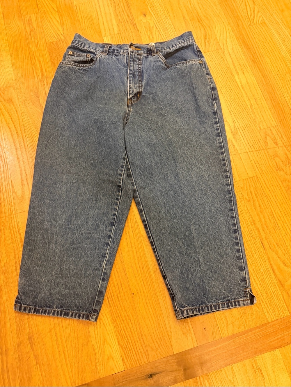 Ladies Size 10 "bill blass" Relaxed Fit Denim Jeans Capris in Blue GUC